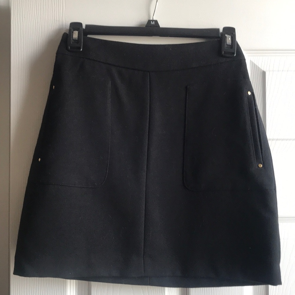 Black skirt with two front pockets